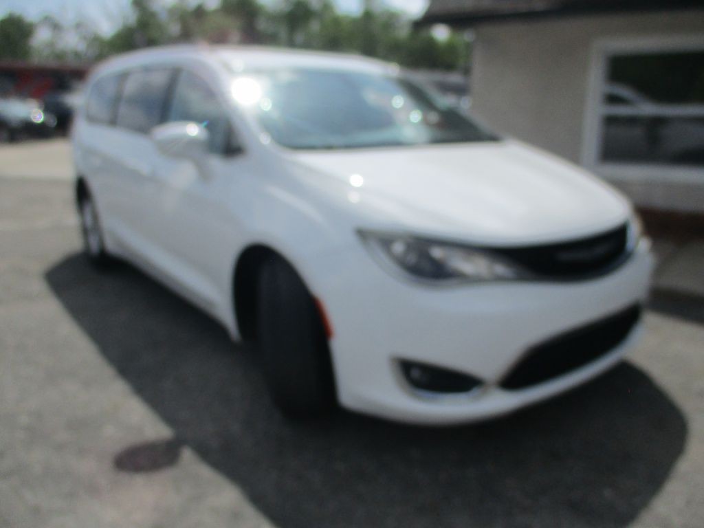 2017 Chrysler Pacifica Image 8