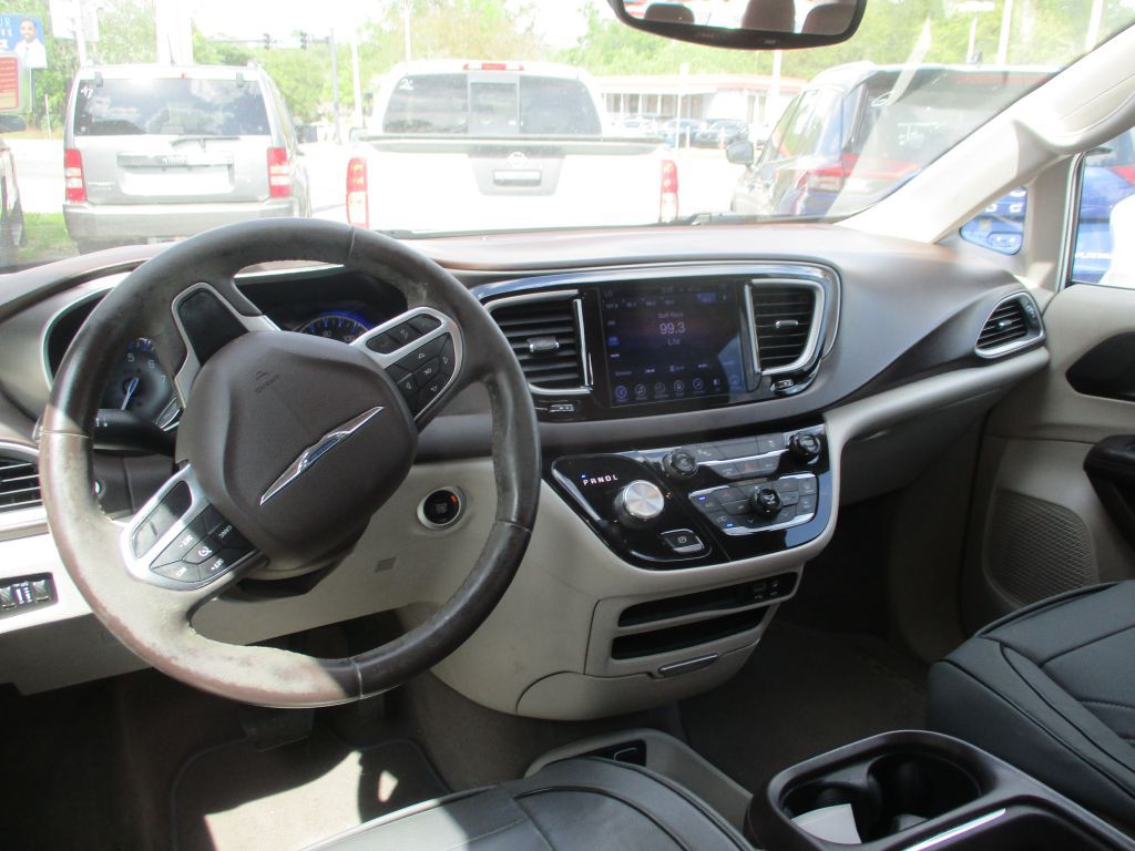 2017 Chrysler Pacifica Image 15