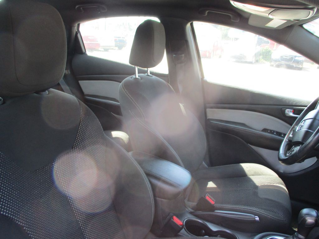 2016 Dodge Dart Image 9