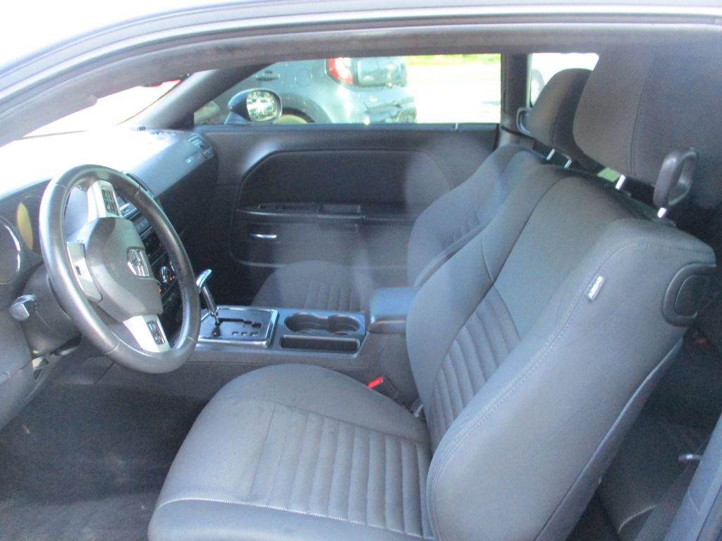 2014 Dodge Challenger Image 9
