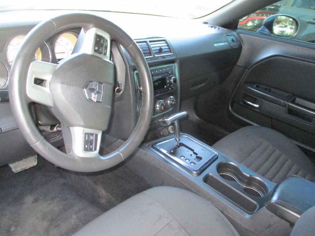 2014 Dodge Challenger Image 10