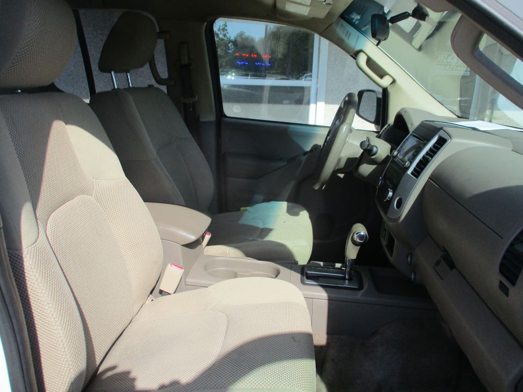 2015 Nissan Frontier Image 10