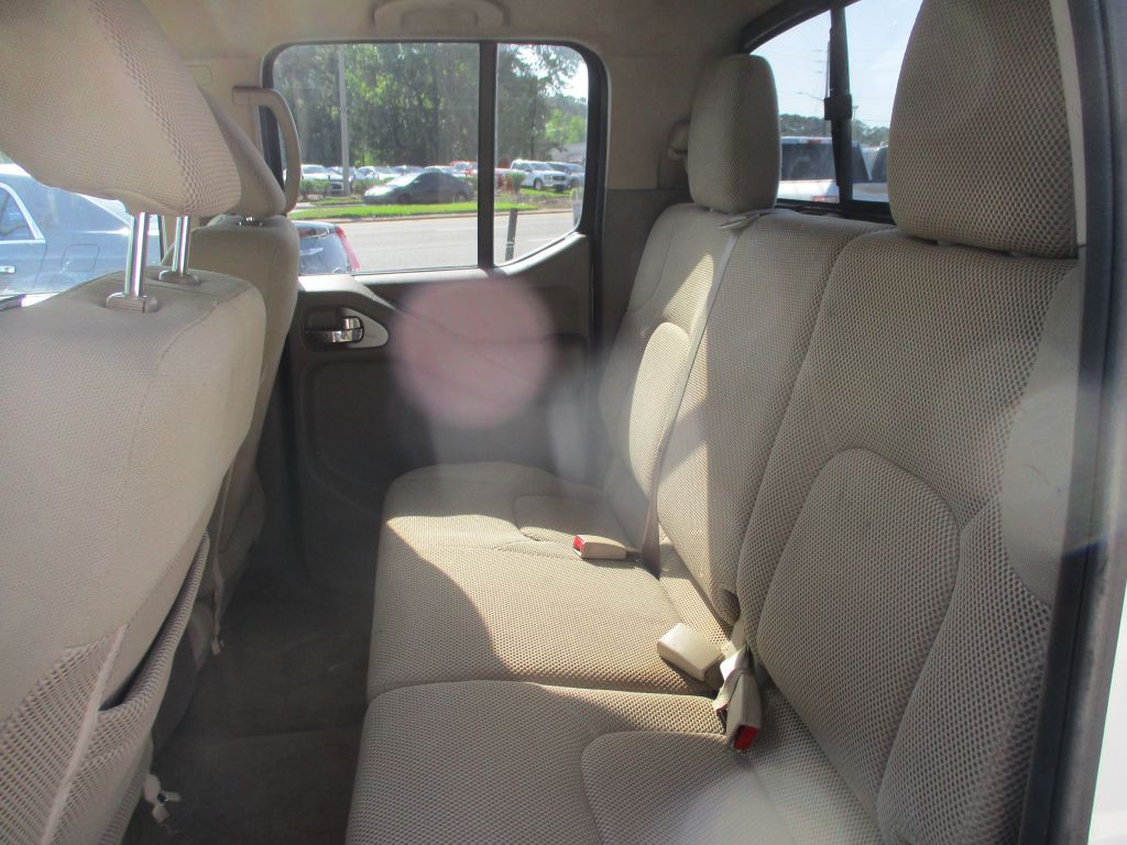 2015 Nissan Frontier Image 13