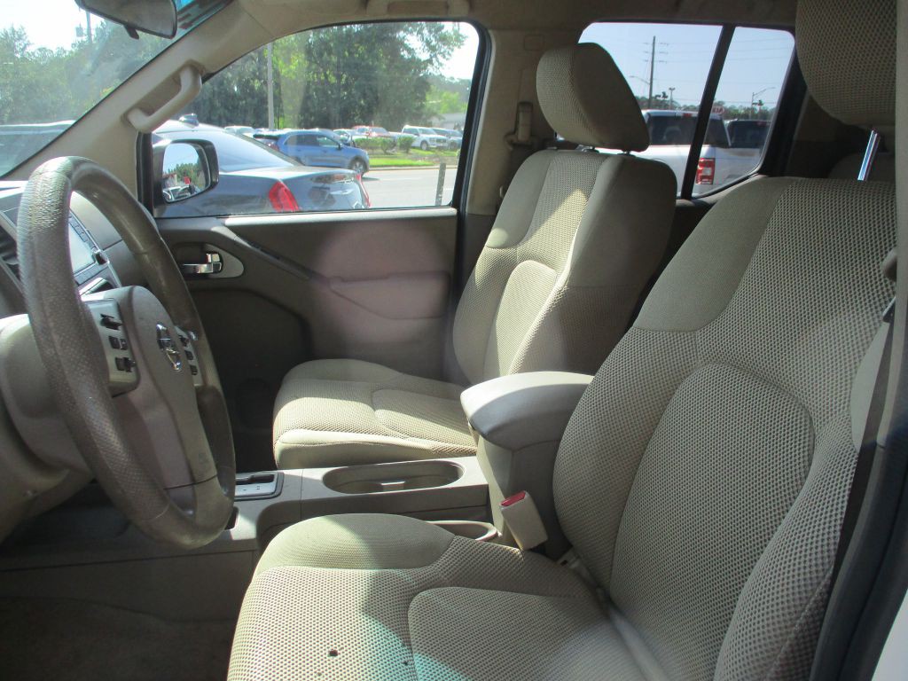 2015 Nissan Frontier Image 15