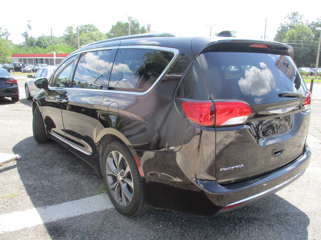 2017 Chrysler Pacifica Image 4