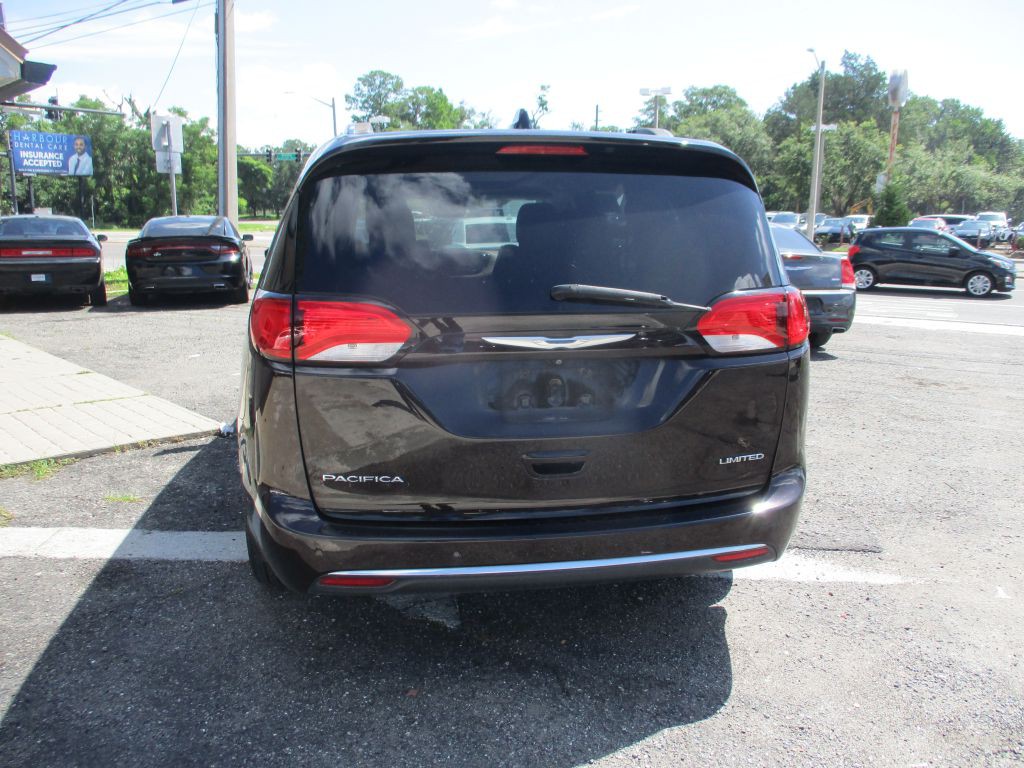 2017 Chrysler Pacifica Image 5