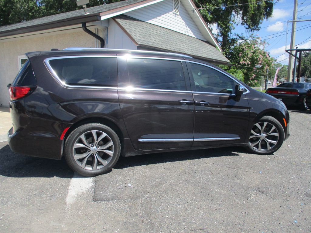 2017 Chrysler Pacifica Image 7