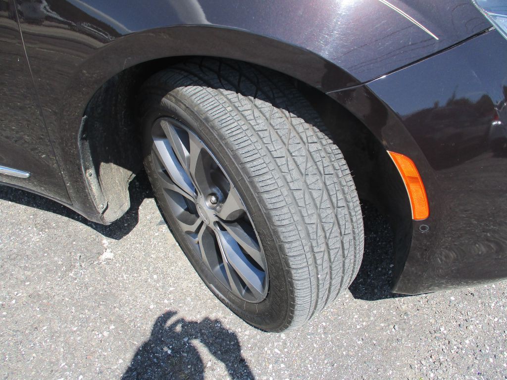 2017 Chrysler Pacifica Image 9