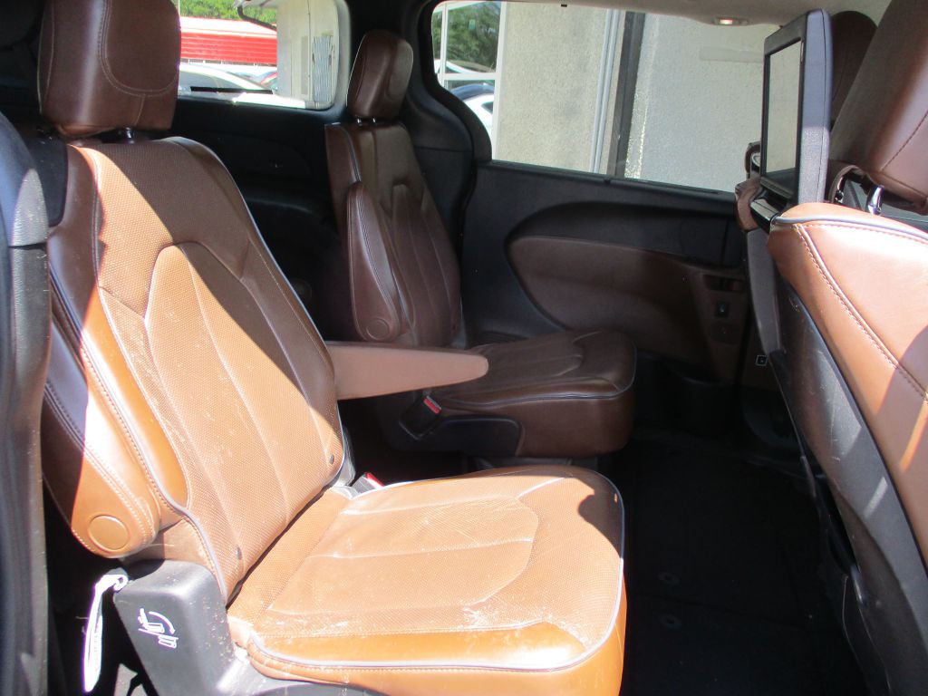 2017 Chrysler Pacifica Image 12