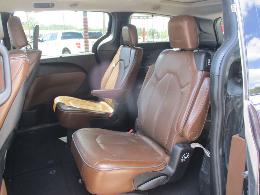 2017 Chrysler Pacifica Image 17