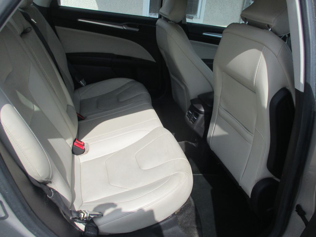 2016 Ford Fusion Image 11