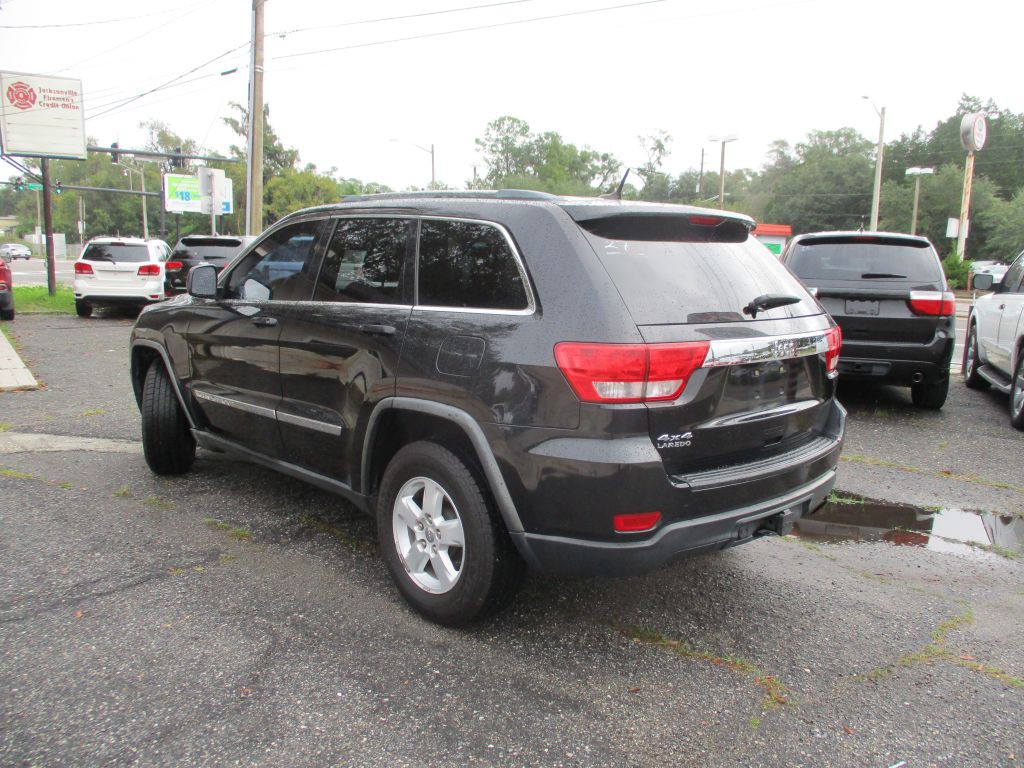 2011 Jeep Grand Cherokee Image 4