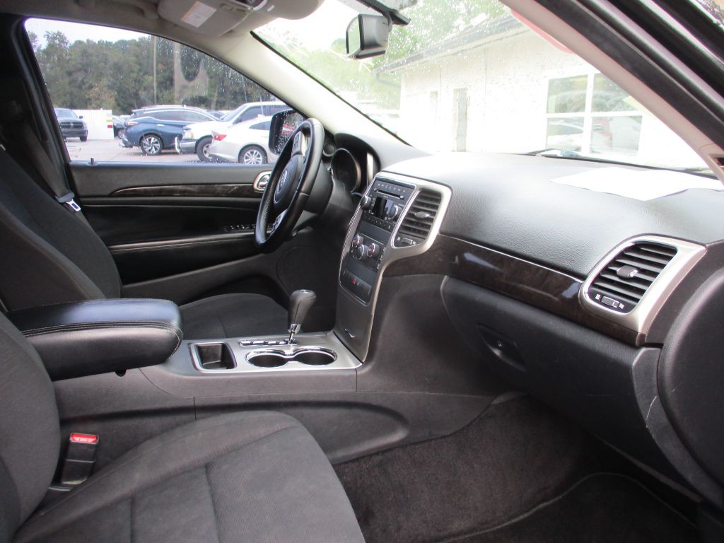 2011 Jeep Grand Cherokee Image 10