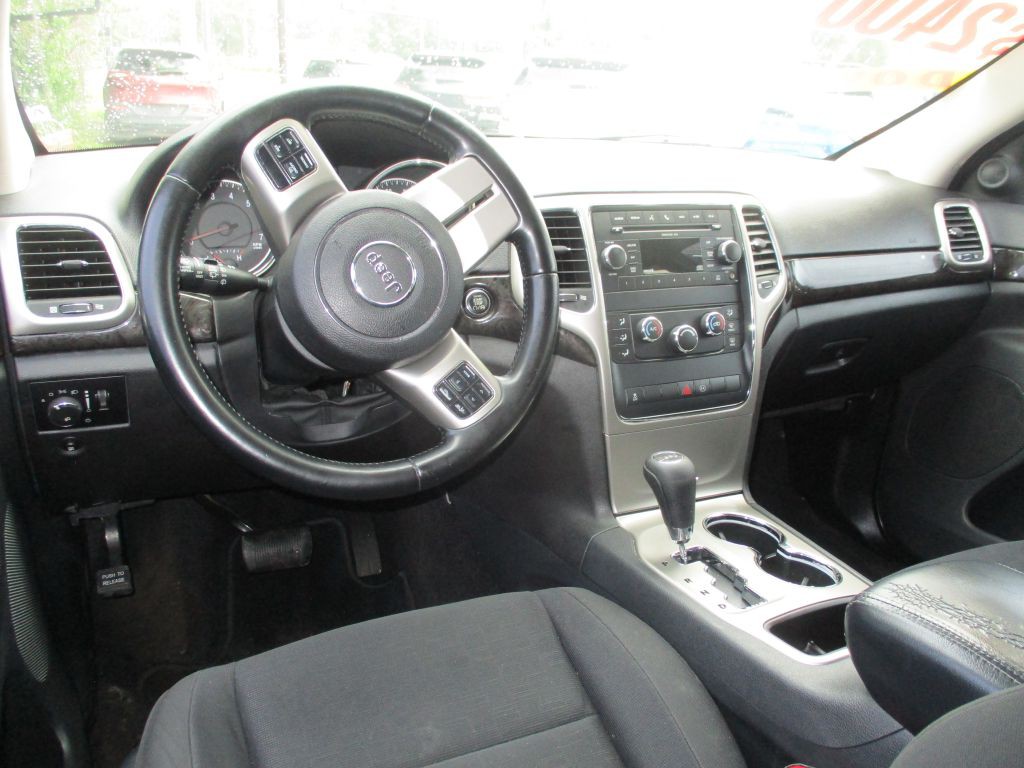 2011 Jeep Grand Cherokee Image 15