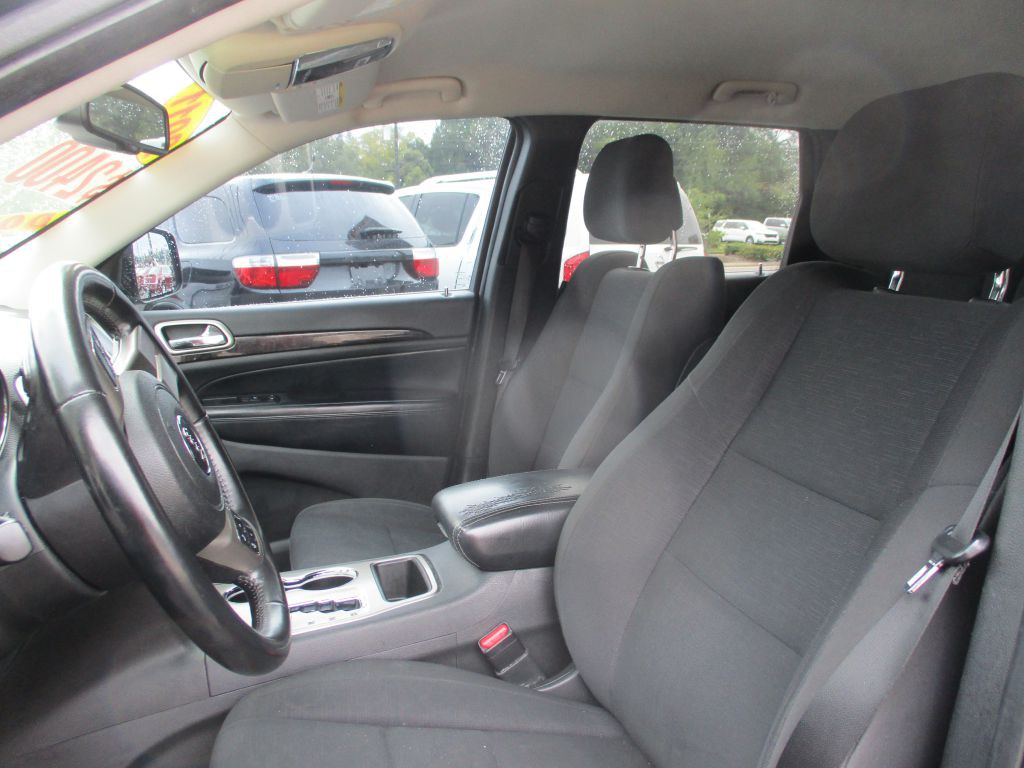 2011 Jeep Grand Cherokee Image 16