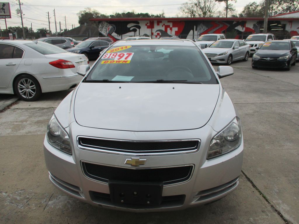 2011 Chevrolet Malibu Image 2
