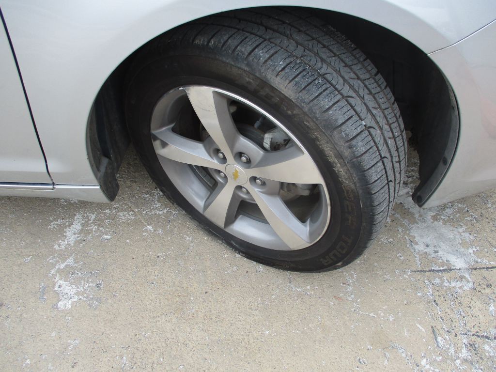 2011 Chevrolet Malibu Image 9