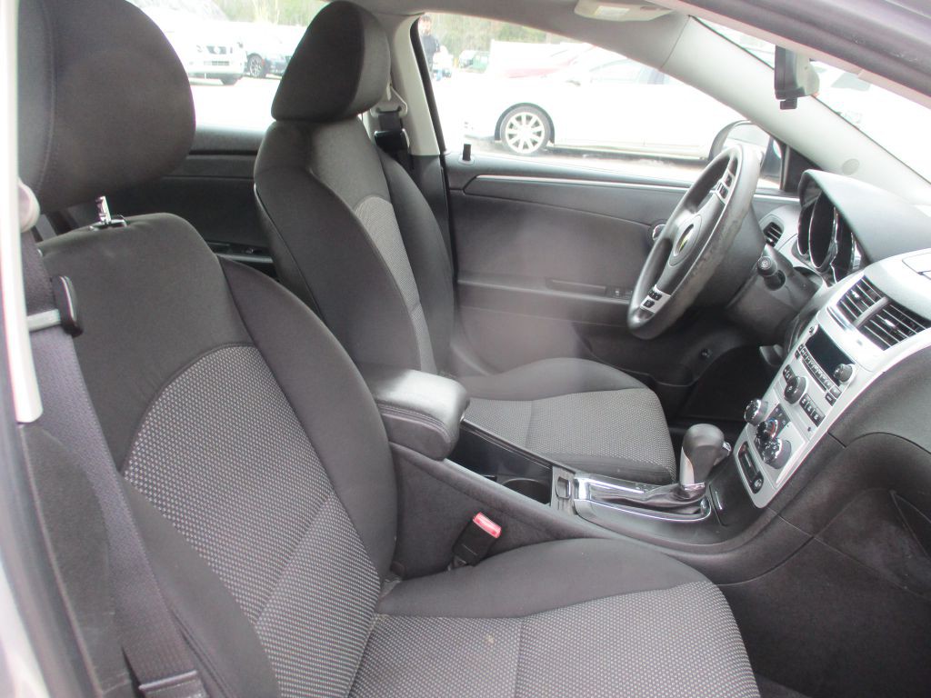 2011 Chevrolet Malibu Image 10