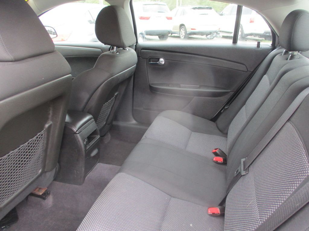 2011 Chevrolet Malibu Image 13