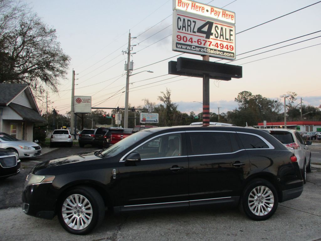 2011 Lincoln MKT Image 2
