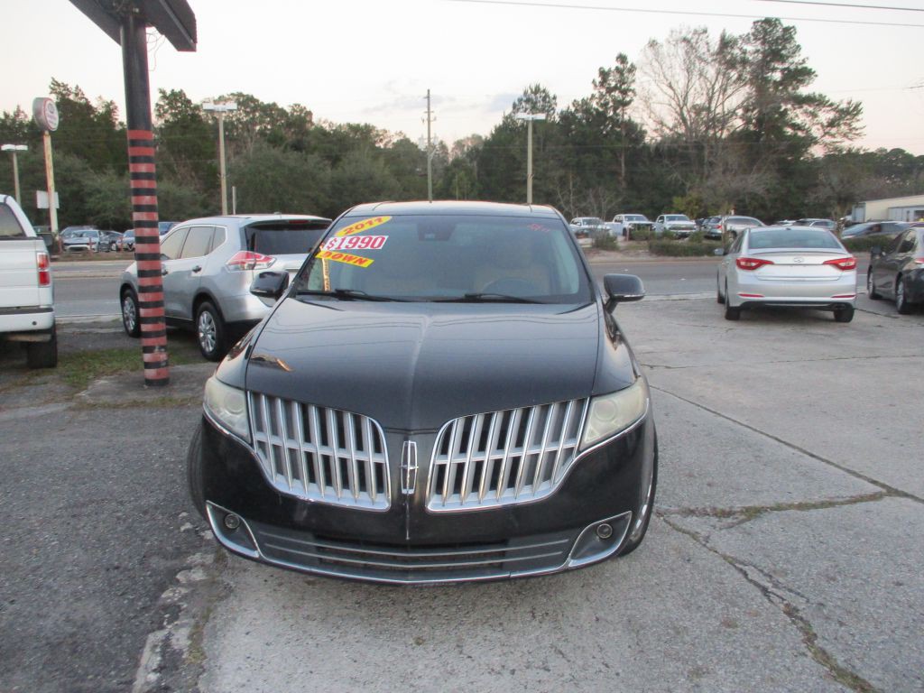 2011 Lincoln MKT Image 3