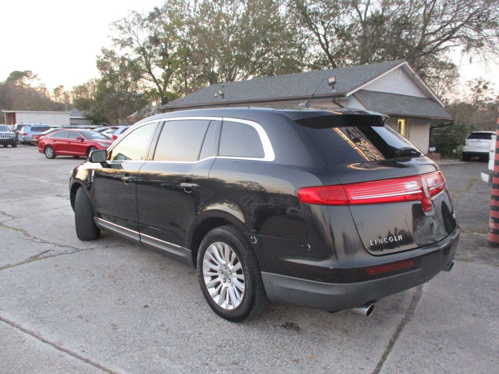 2011 Lincoln MKT Image 4