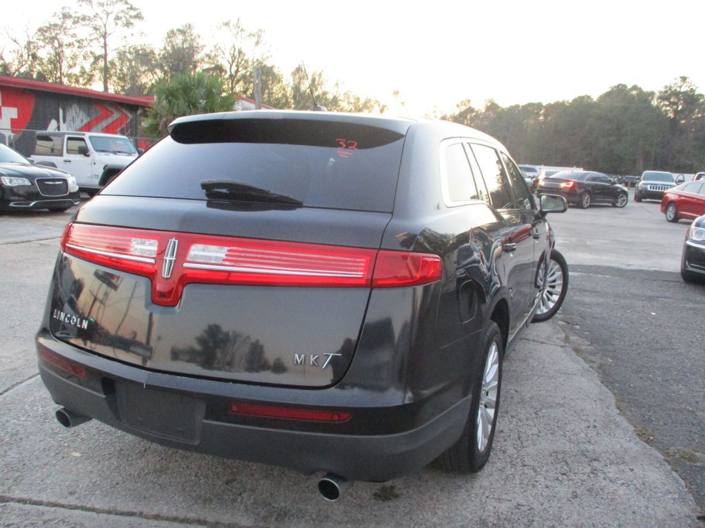2011 Lincoln MKT Image 6