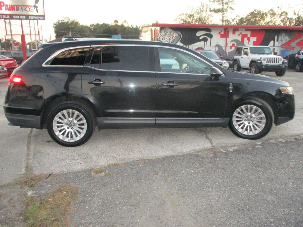 2011 Lincoln MKT Image 7
