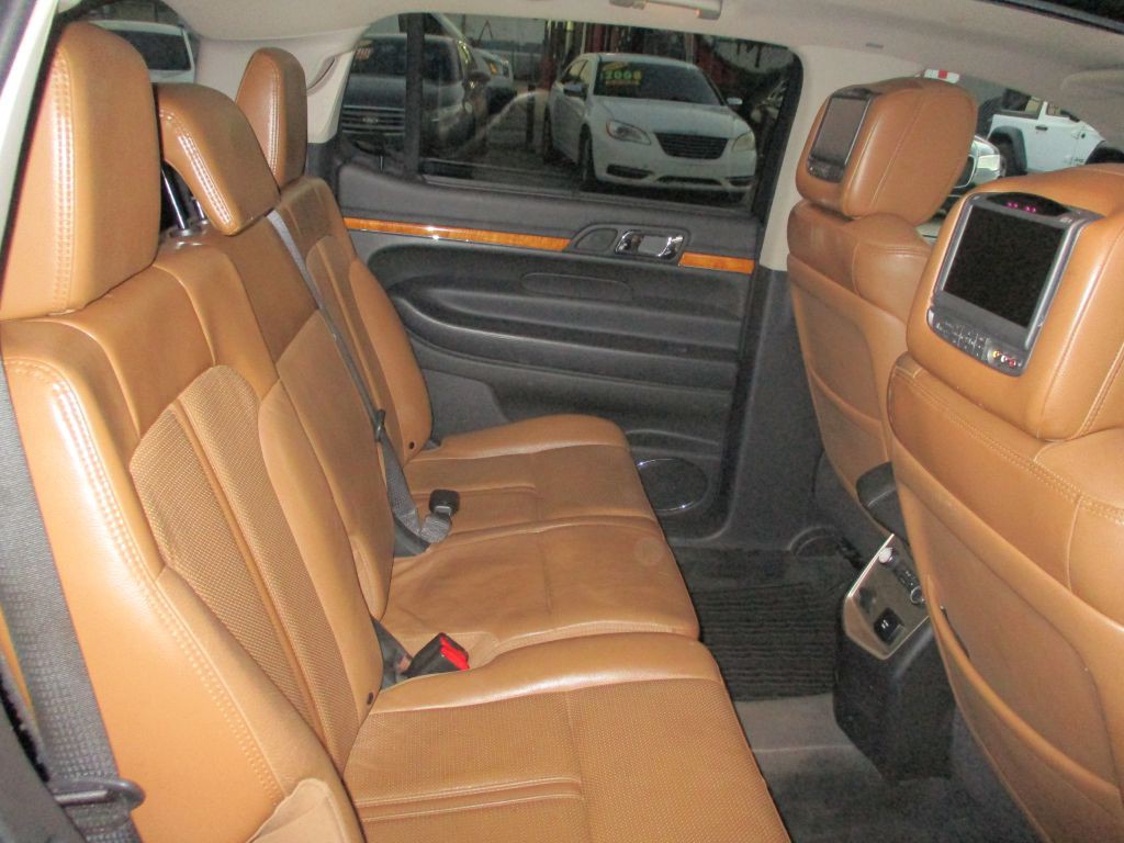 2011 Lincoln MKT Image 11