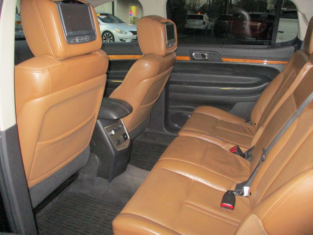 2011 Lincoln MKT Image 14