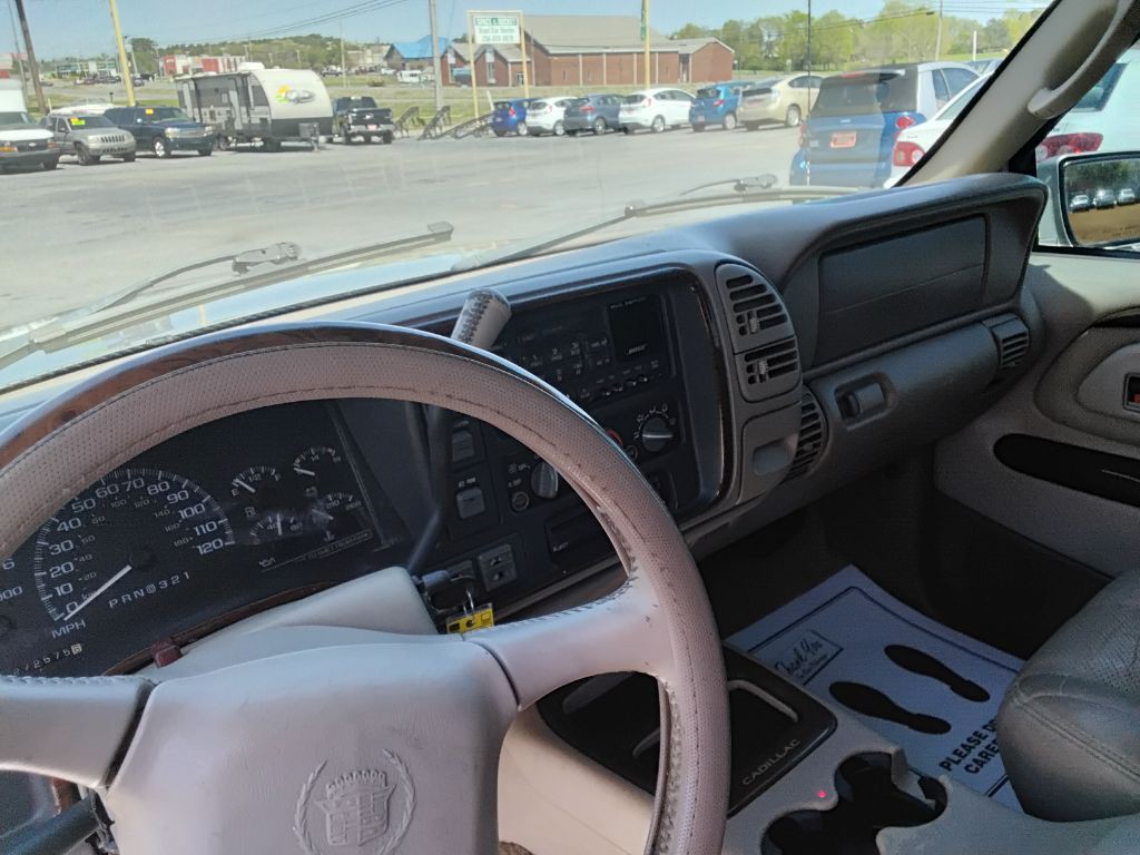 2000 Cadillac Escalade Image 5