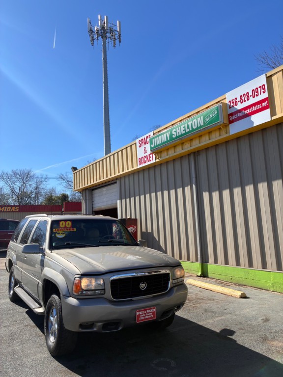 2000 Cadillac Escalade Image 2