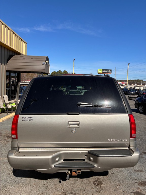 2000 Cadillac Escalade Image 7