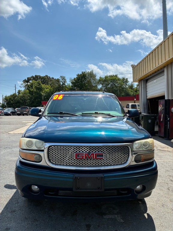 2006 GMC Yukon Image 2