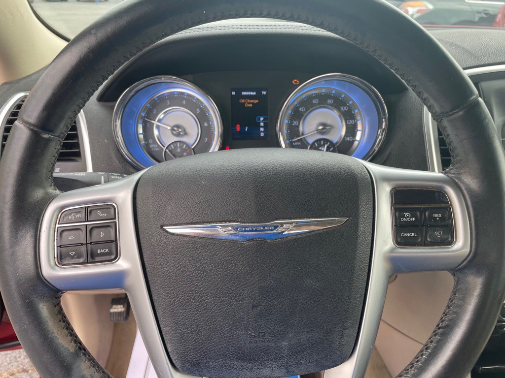 2012 Chrysler 300 Image 15