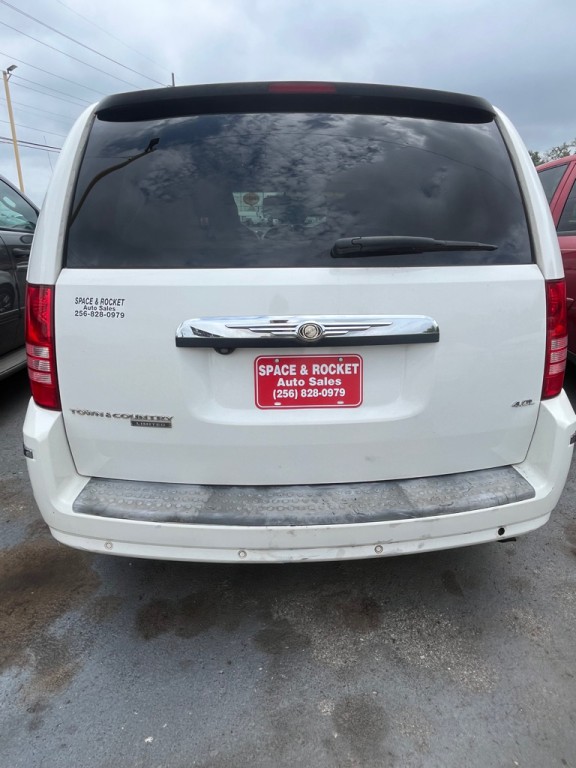 2008 Chrysler Town & Country Image 11
