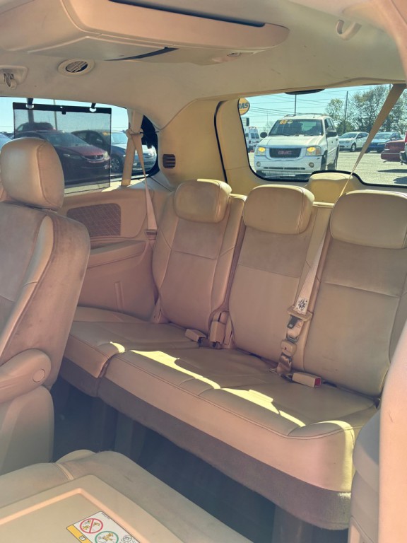 2008 Chrysler Town & Country Image 5