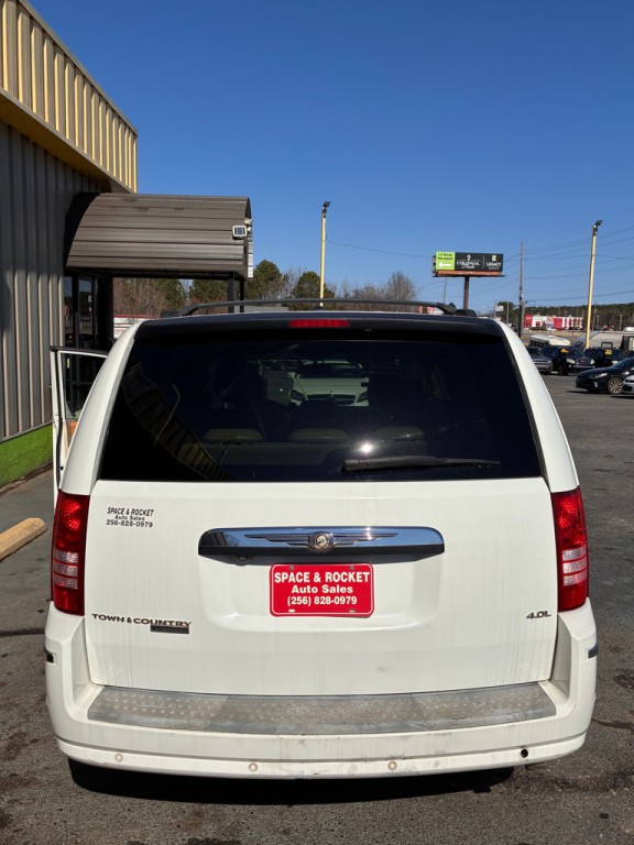 2008 Chrysler Town & Country Image 7