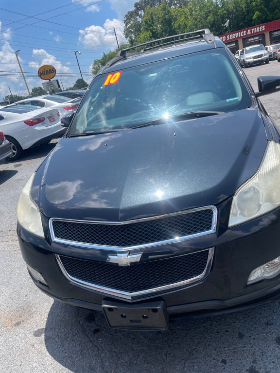 2010 Chevrolet Traverse Image 2
