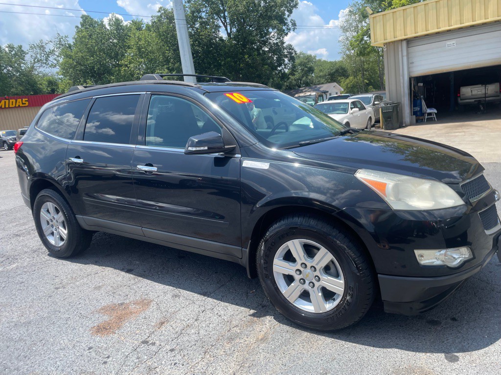 2010 Chevrolet Traverse Image 3