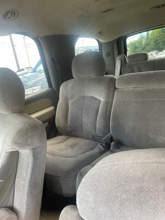 2002 Chevrolet Tahoe Image 18