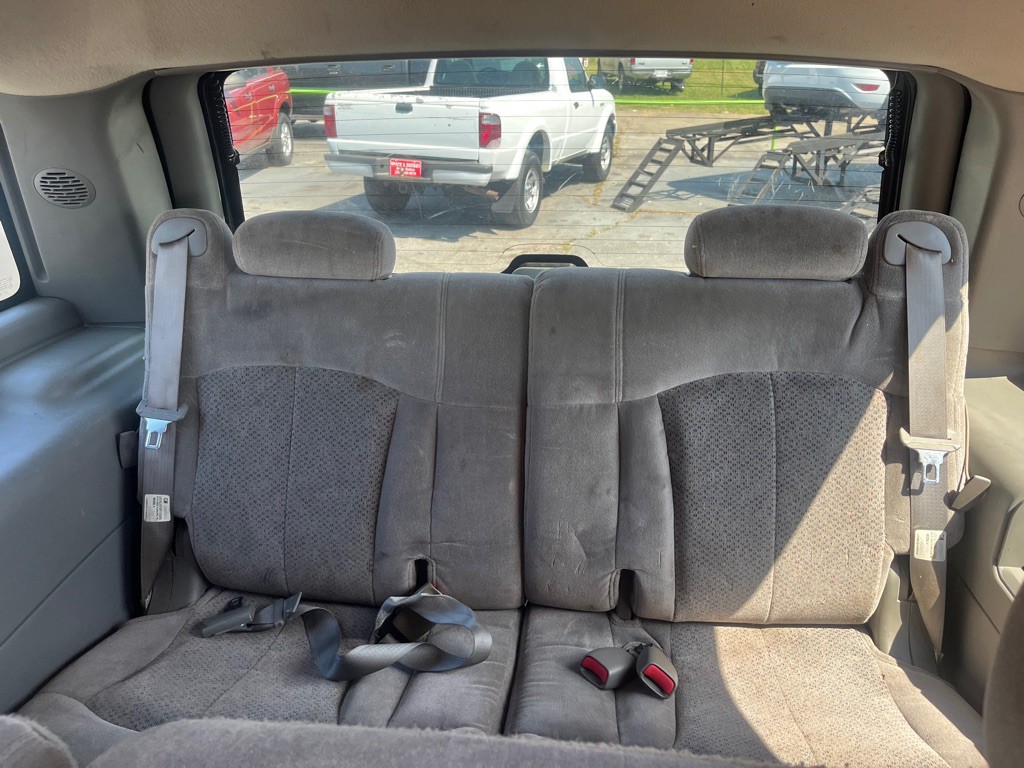 2002 Chevrolet Tahoe Image 28