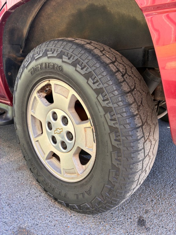 2002 Chevrolet Tahoe Image 8