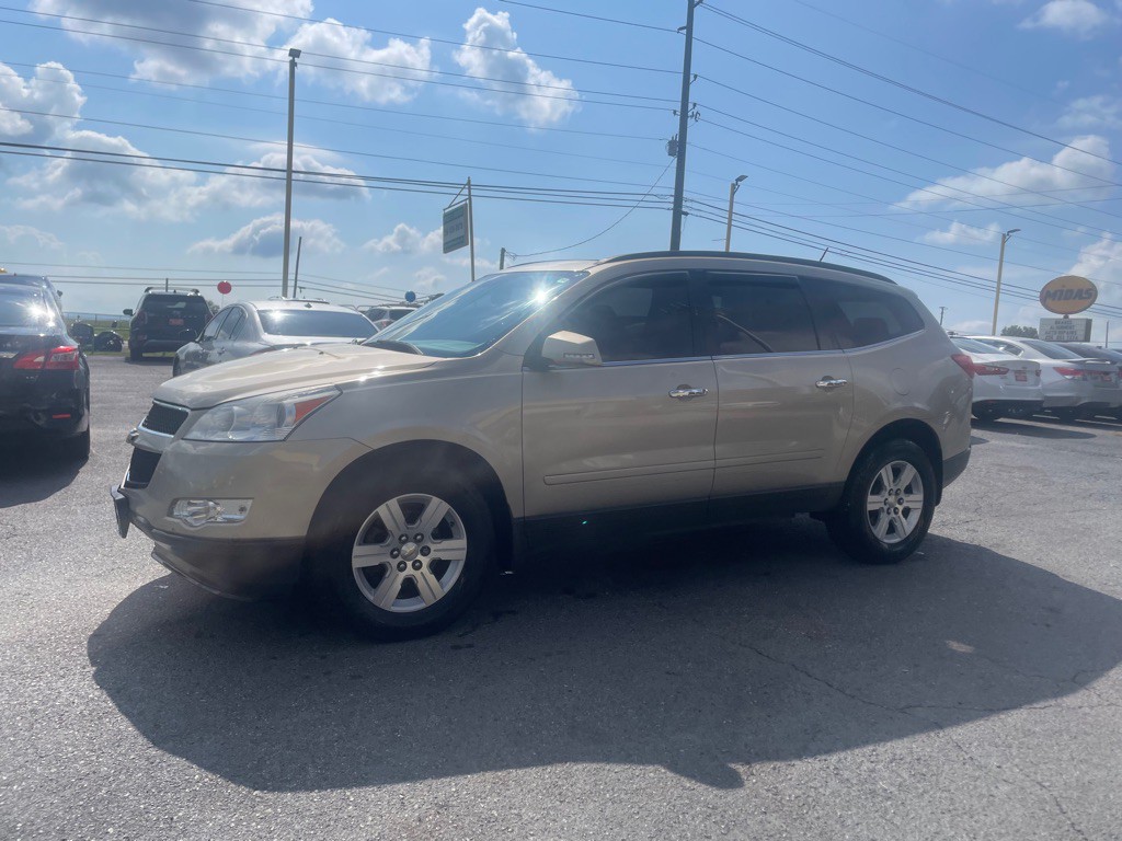 2010 Chevrolet Traverse Image 1