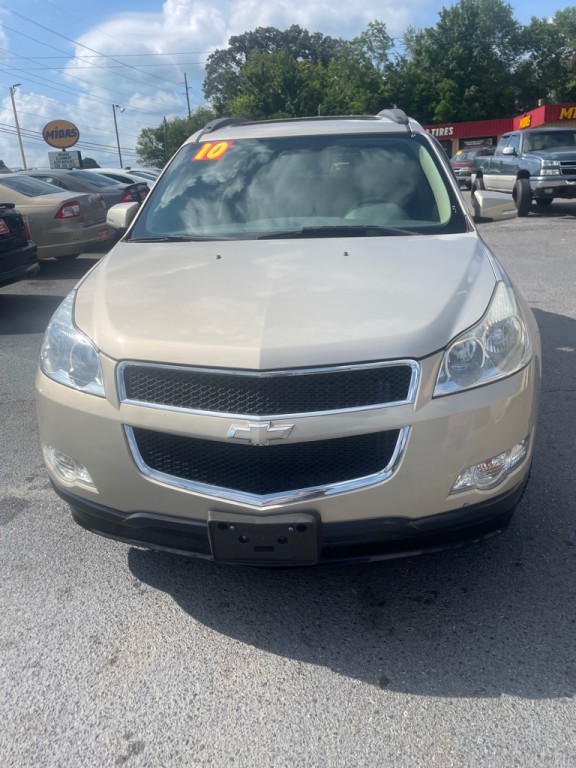 2010 Chevrolet Traverse Image 2