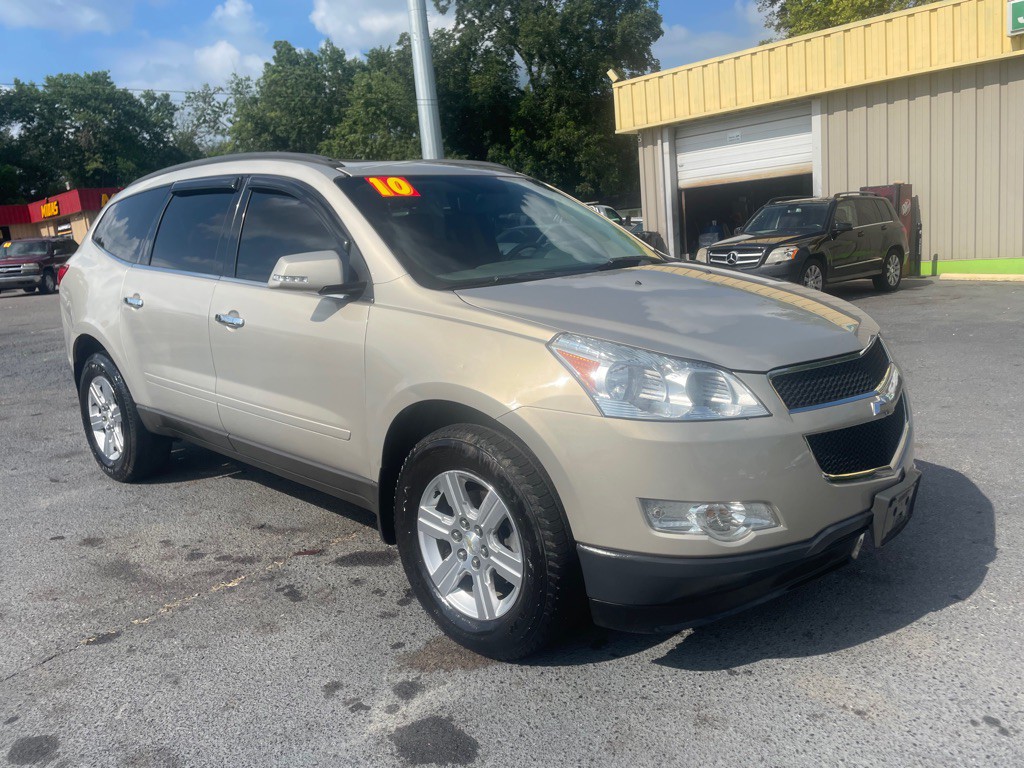 2010 Chevrolet Traverse Image 3