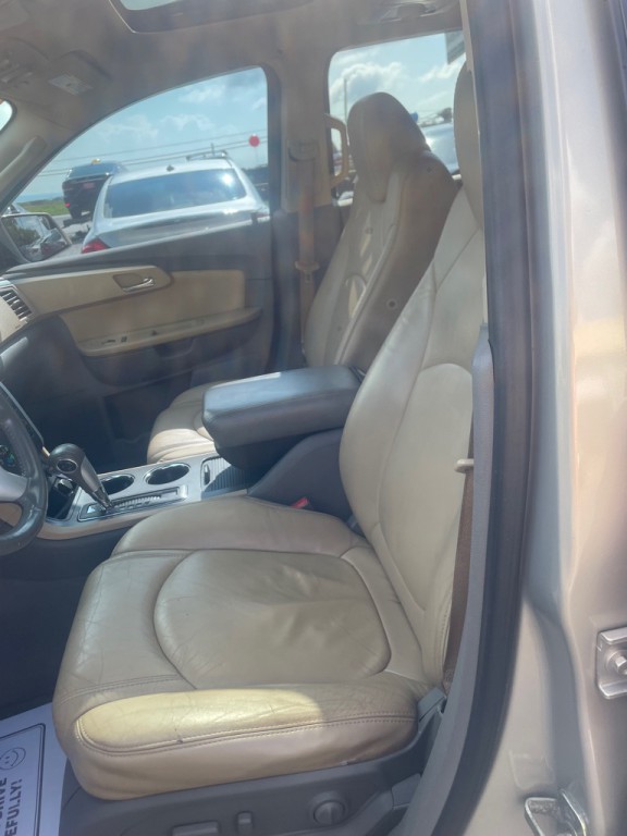 2010 Chevrolet Traverse Image 4