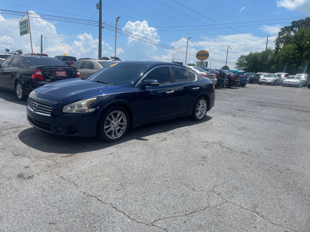 2010 Nissan Maxima Image 1