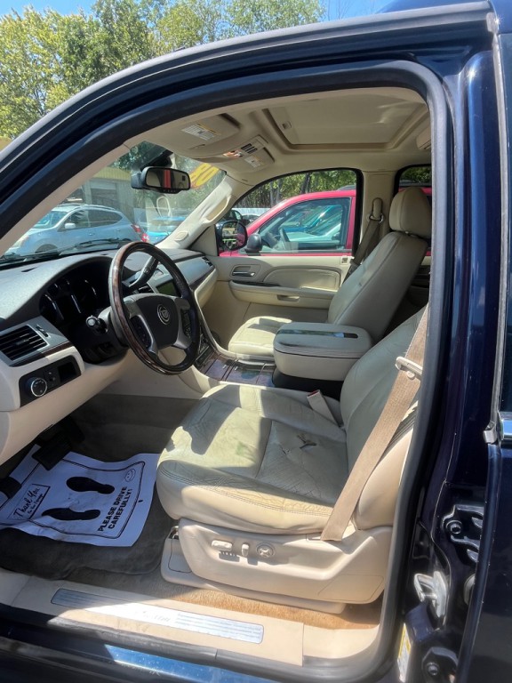 2008 Cadillac Escalade Image 4