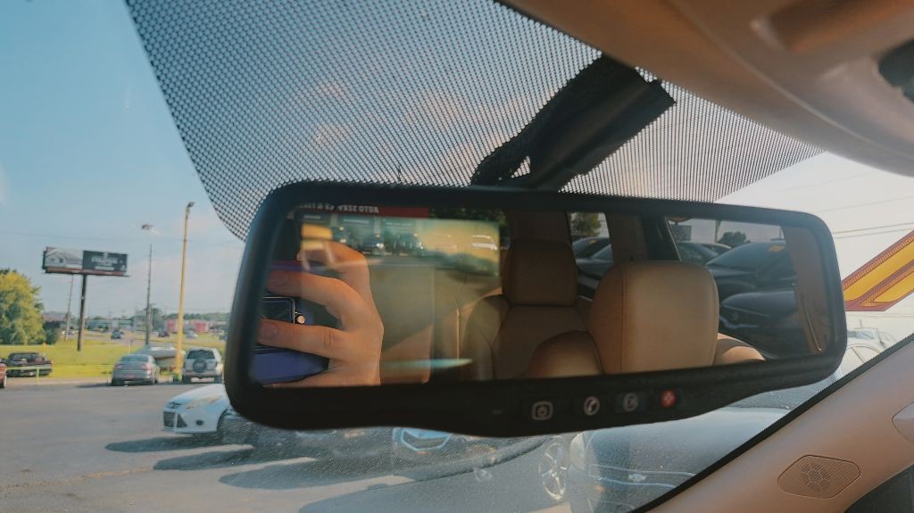 2011 GMC Acadia Image 2